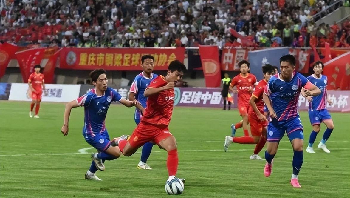 九游官网_男子足球比赛打入关键进球，带队晋级(图2)
